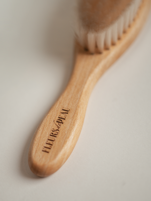 Brosse à cheveux bébé avec manche gravé Fleurs de Peau