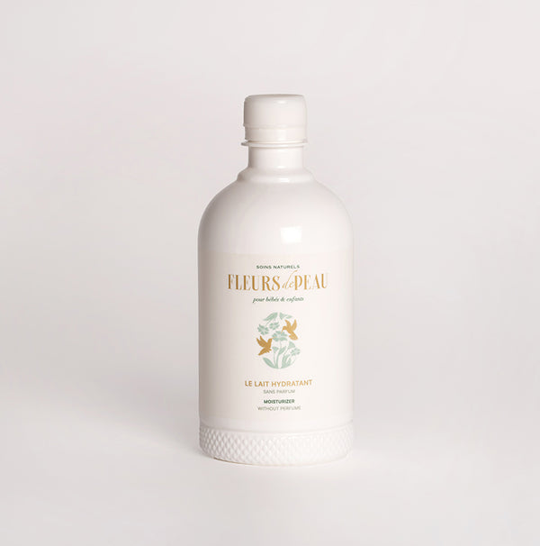Lait hydratant bébé naturel Fleurs de Peau sur fond blanc