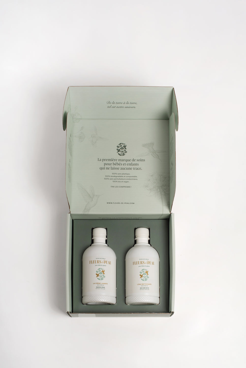 Coffret Petit Secret de Colibri ouvert, contenant deux soins naturels pour bébé.