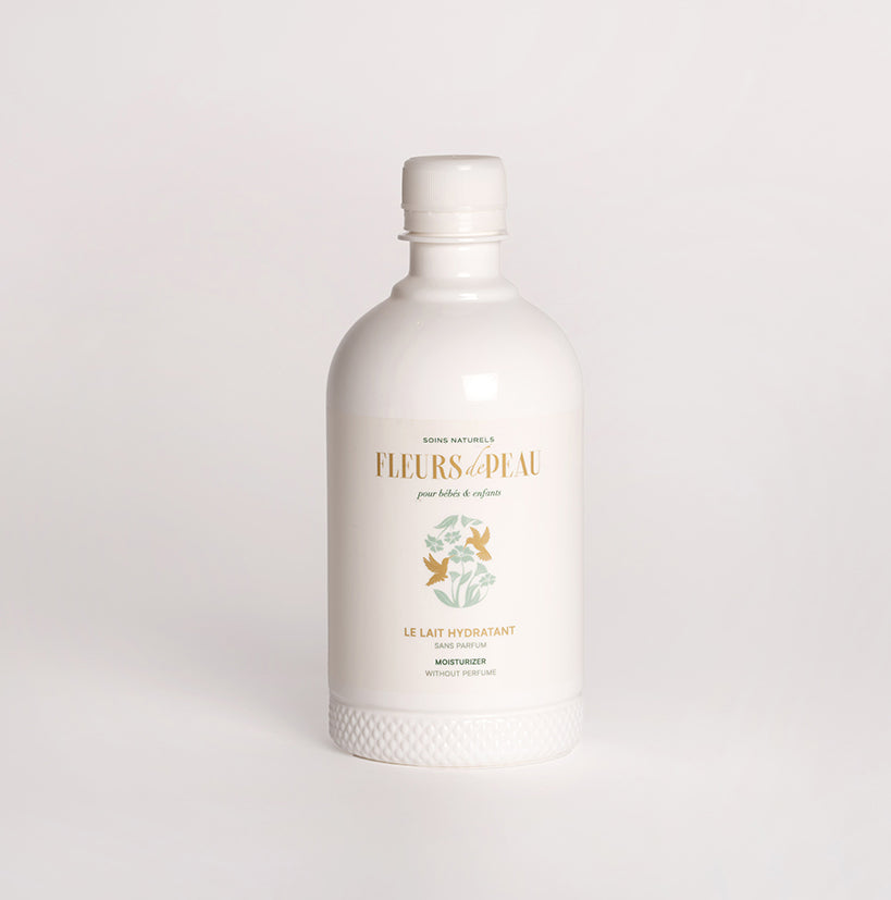 Lait hydratant bébé naturel Fleurs de Peau sur fond blanc